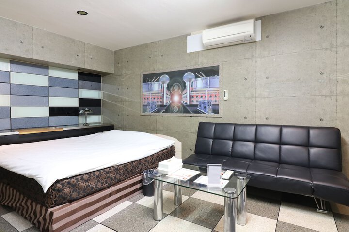 Room 5 of 43