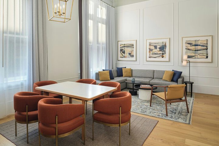 Room 34 of 77