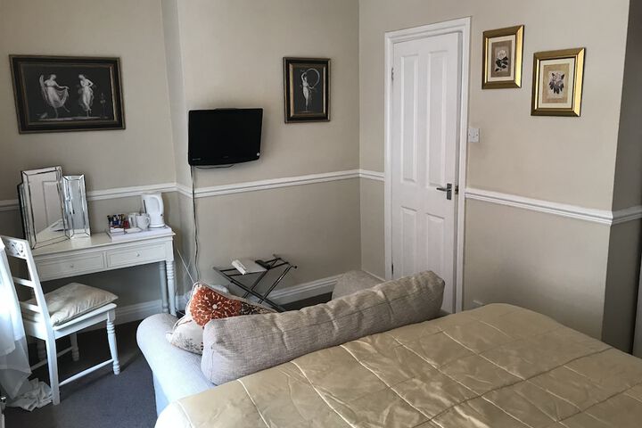 Room 5 of 34