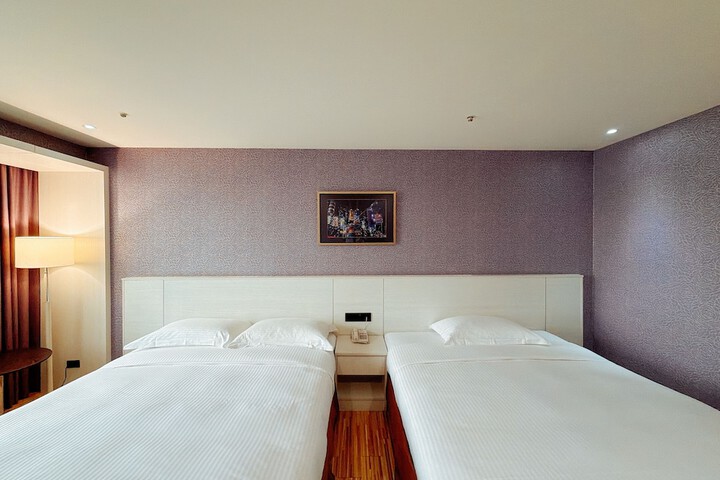 Room 38 of 69