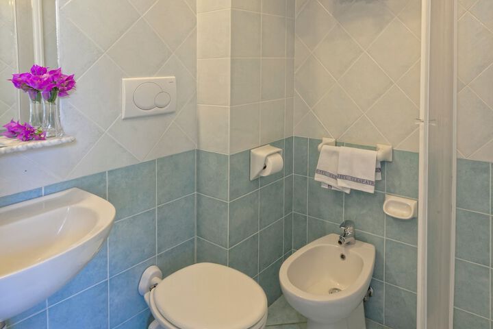 Room 18 of 32