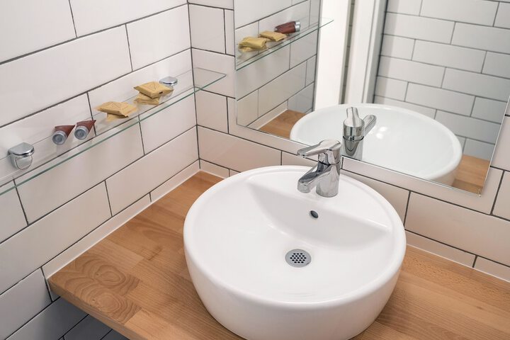 Bathroom sink