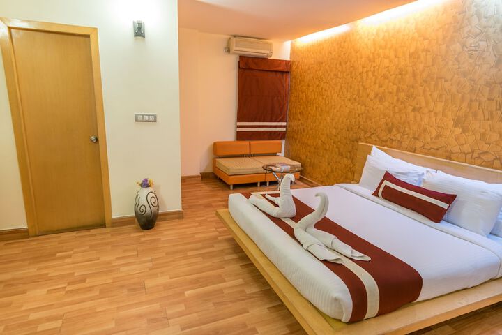 Room 5 of 32