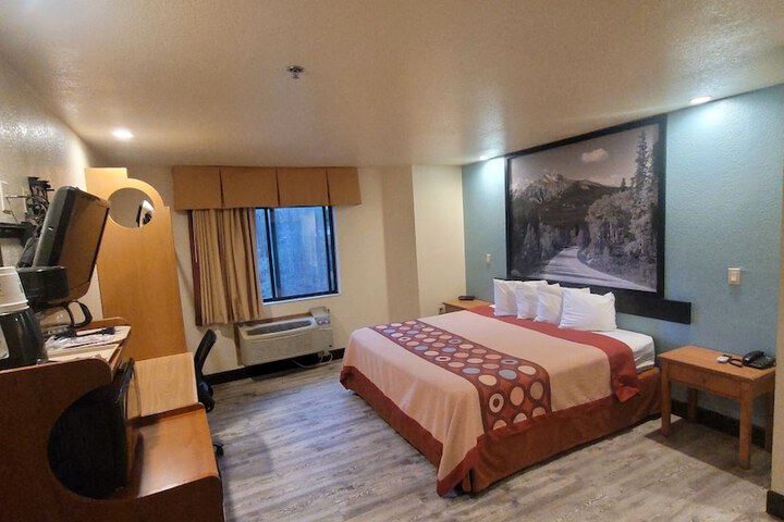 Room 10 of 35