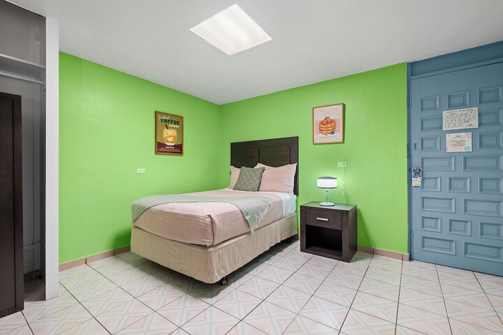Room 13 of 37