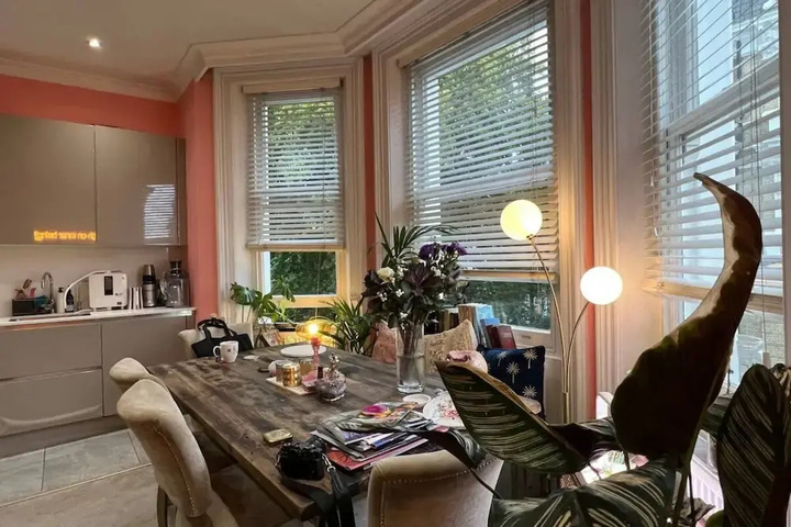 Colourful and Stylish 1 Bedroom Flat in Kensington