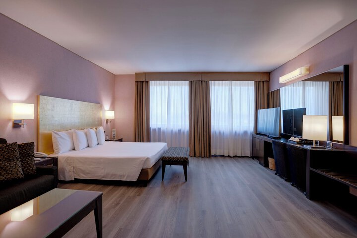 Room 9 of 34
