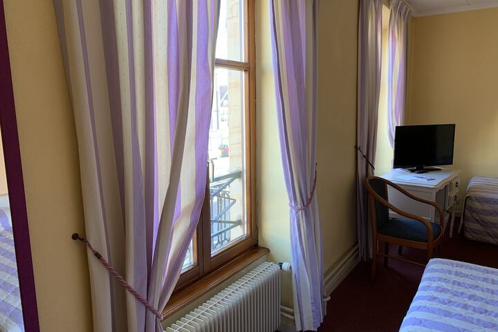 Room 10 of 31