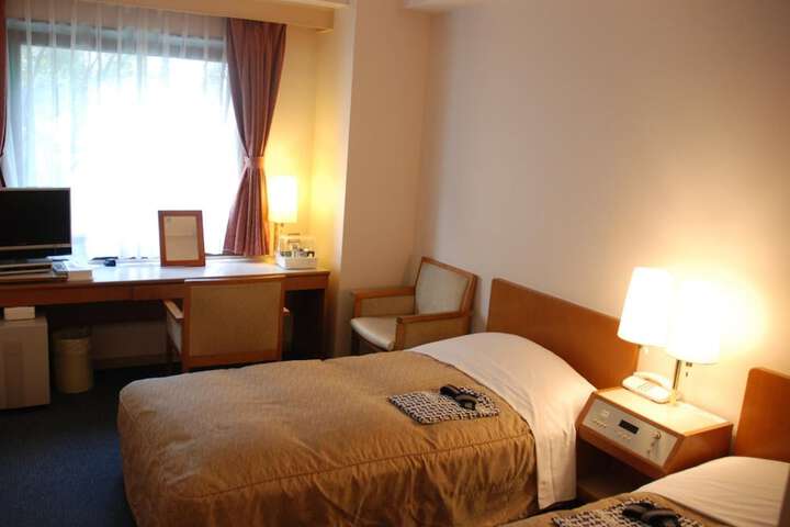 Room 8 of 28