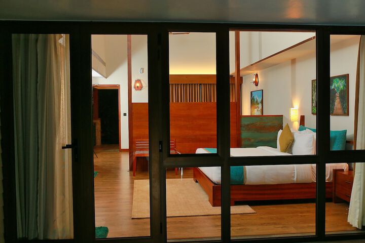 Room 13 of 98