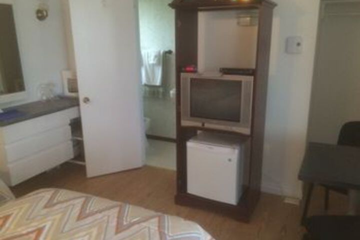 Room 6 of 25