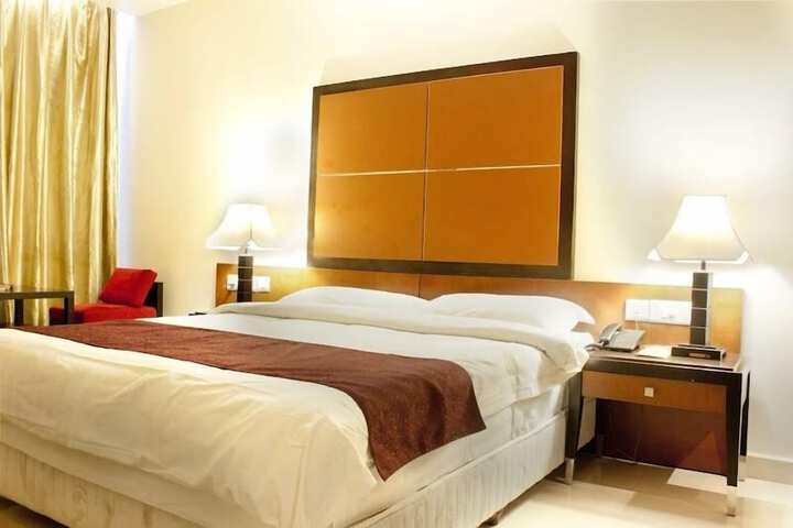 Room 8 of 10