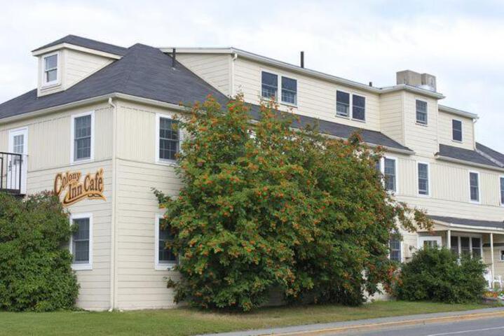 Exterior of Colony Inn