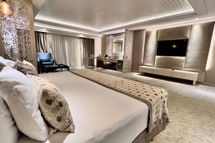 Room 11 of 120