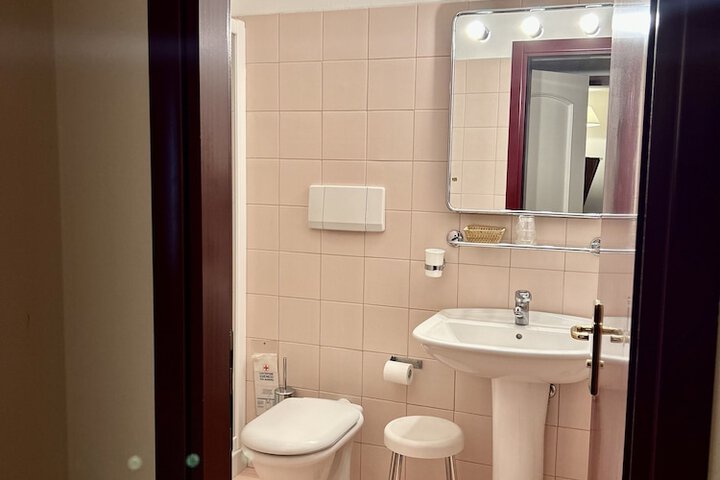 Room 7 of 41