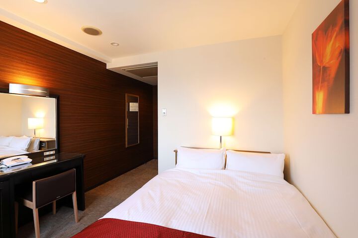 Room 9 of 34