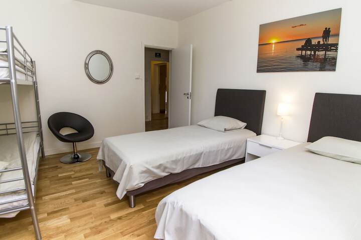 Room 3 of 38