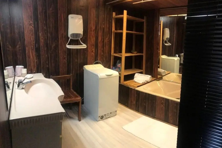 Room 8 of 13