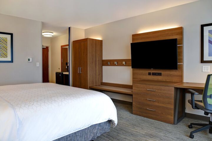 Room 43 of 83