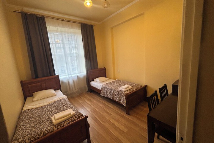 Room 132 of 272