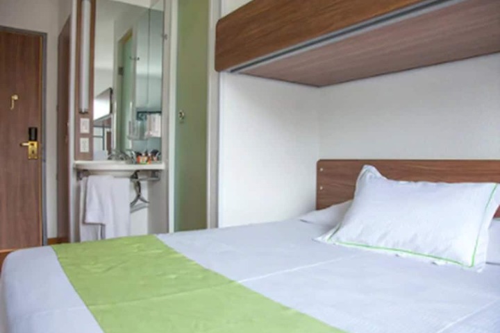 Room 10 of 24