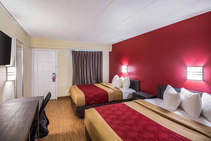 2 Double Beds (7 of 10)