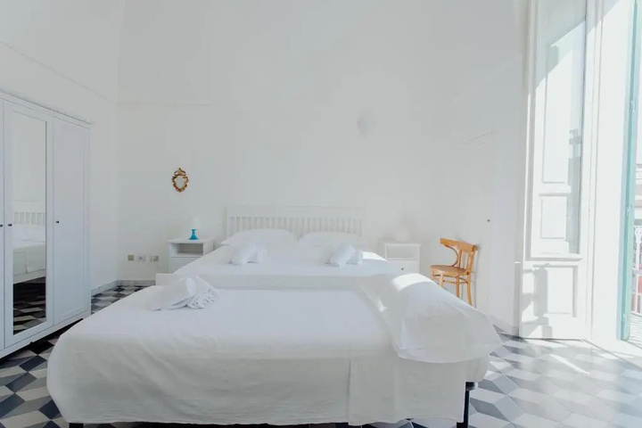 Room 6 of 14