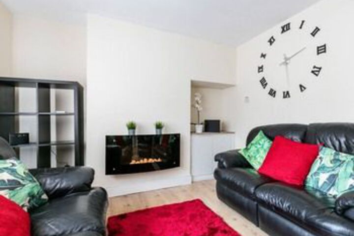 Lounge 20 of 26