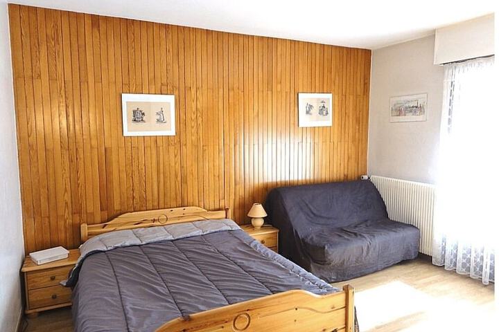 Room 9 of 16