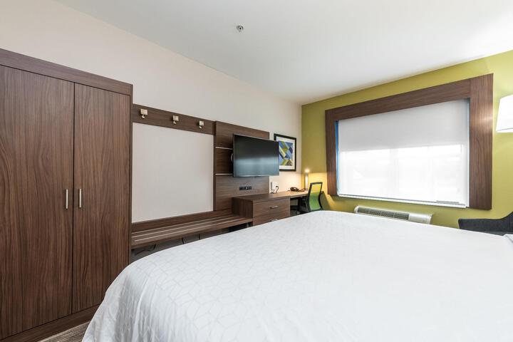 Standard Room, King or Two Doubles (3 of 3)