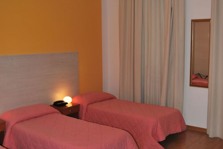 Room 10 of 36