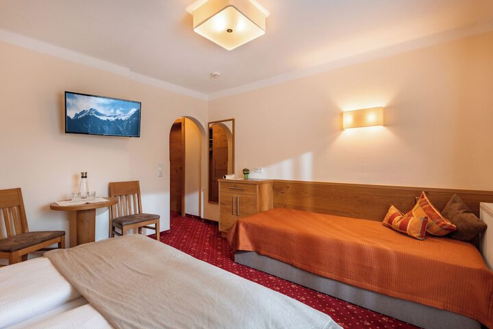 Room 21 of 77