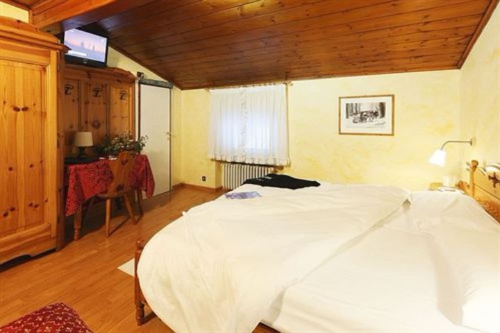 Room 10 of 62