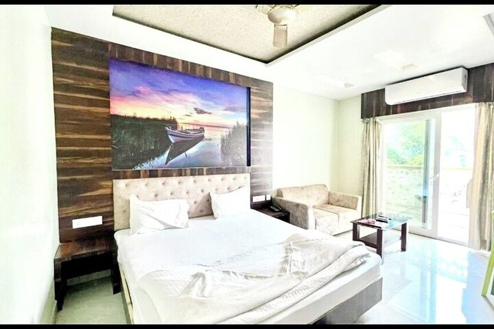 Room 14 of 40