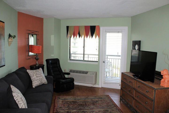 Room 6 of 10