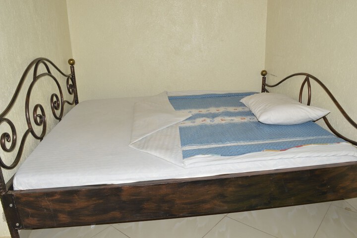 Room 2 of 18