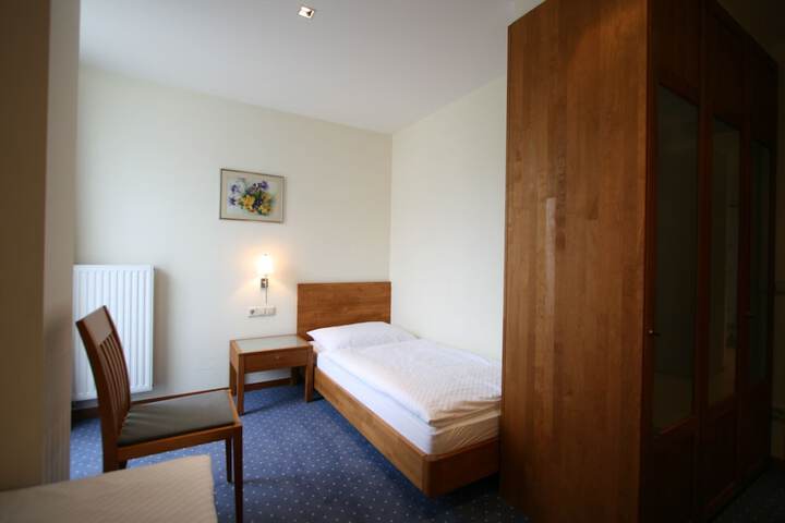 Room 7 of 89