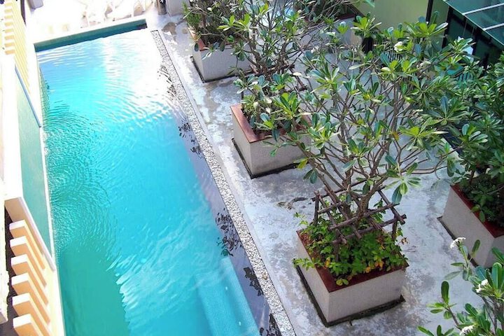 Pool 9 of 13