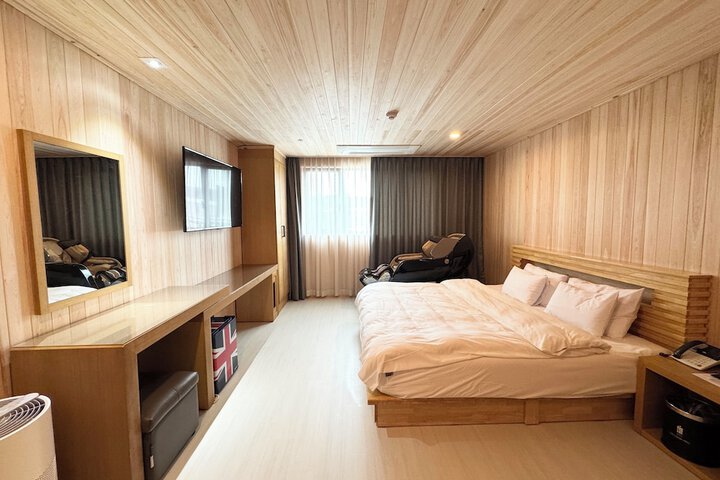 Room 30 of 49
