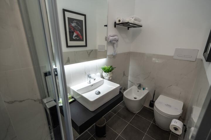 Room 152 of 209