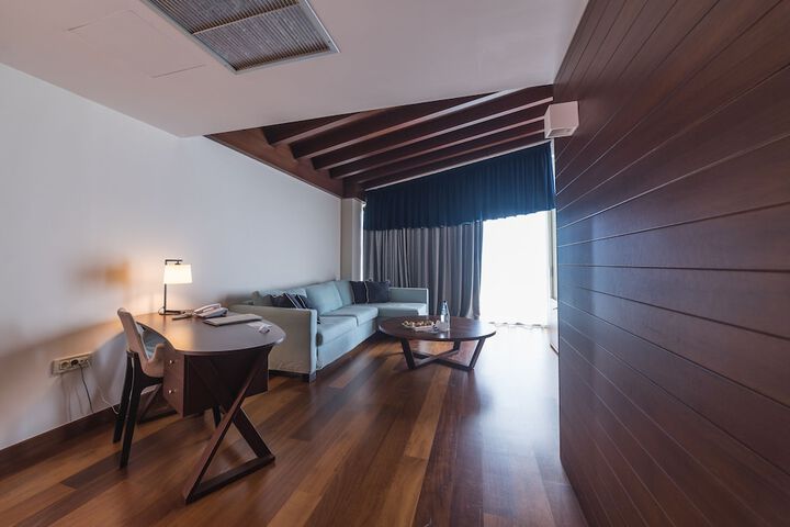 Room 12 of 46