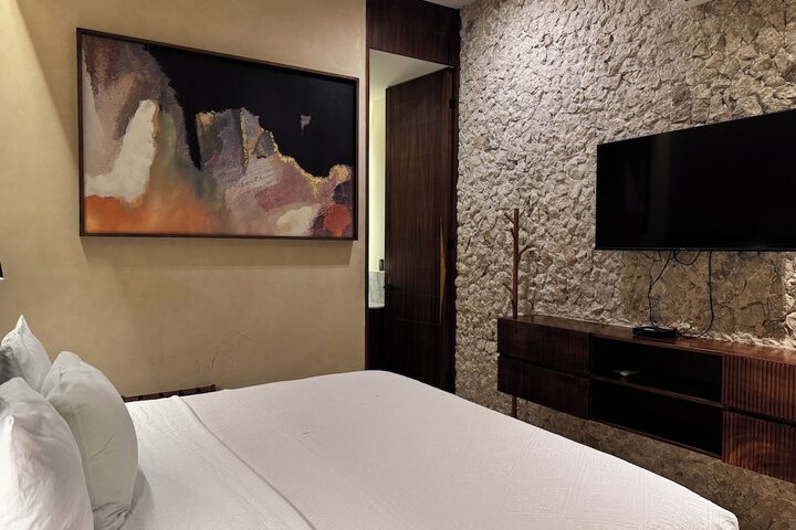 Room 83 of 160