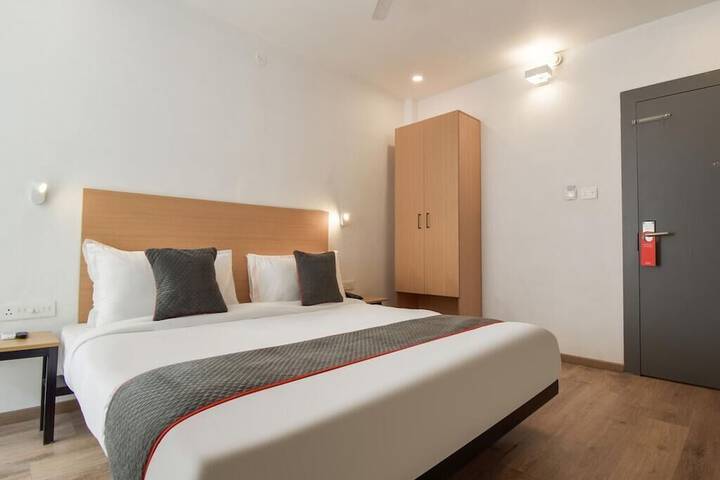 Room 7 of 12