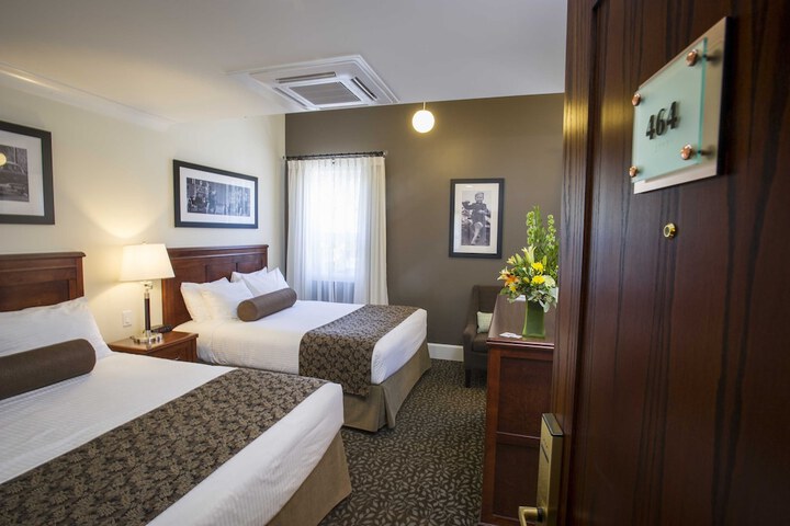 Room 8 of 140