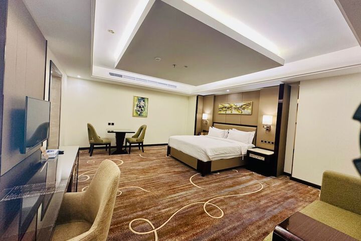 Room 33 of 83