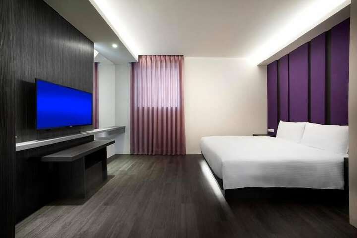 Room 5 of 28