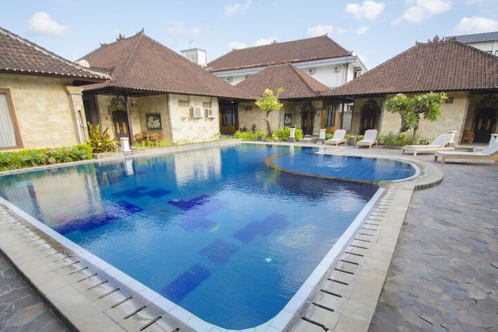 Hotel Pool