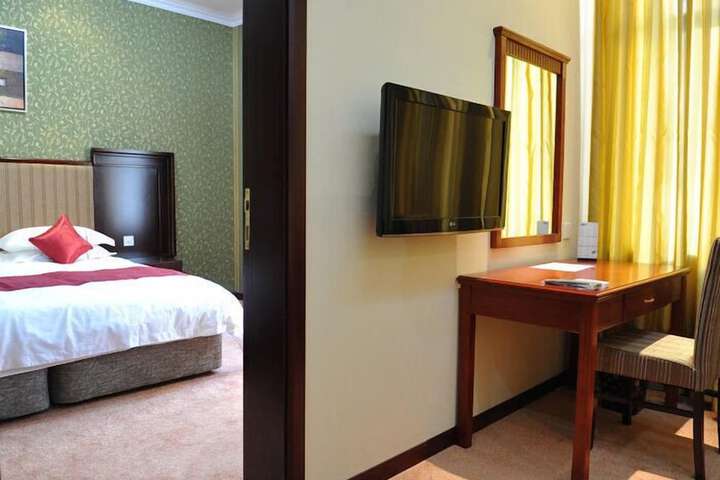 Room 2 of 43