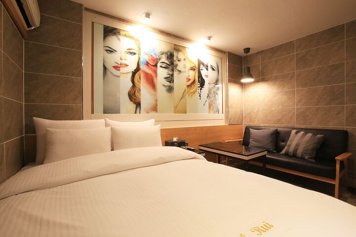 Room 2 of 127