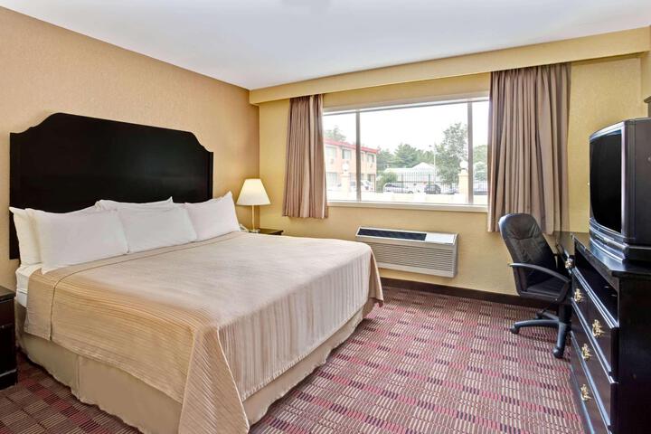 Standard Room, King or Two Doubles (3 of 6)